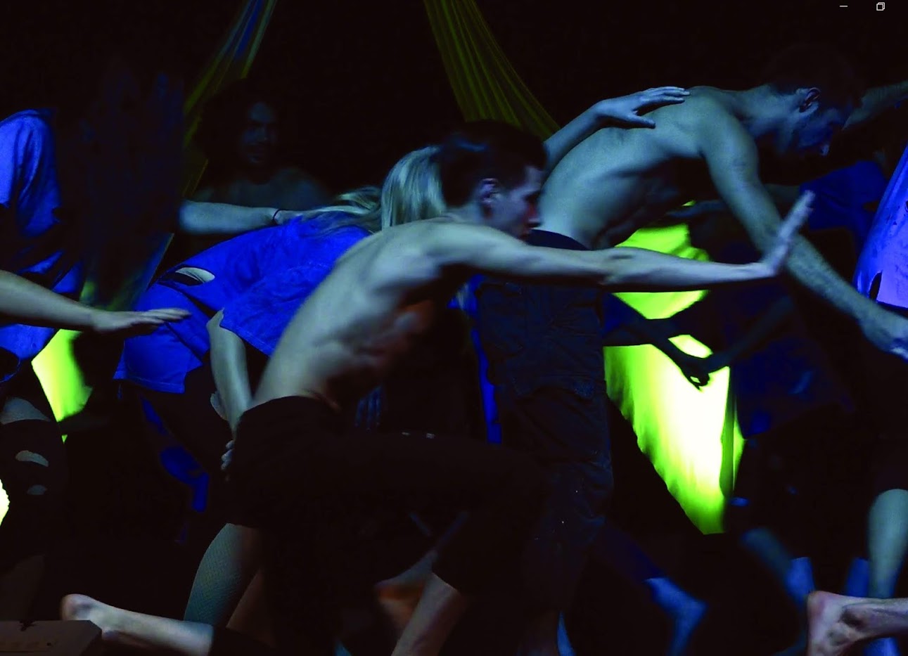 Choreografisches Arbeiten und Entwicklung von Bühnenstücken